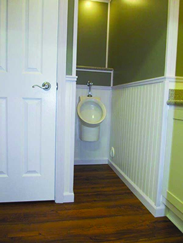 Restroom Trailers - Black Tie Products Econ