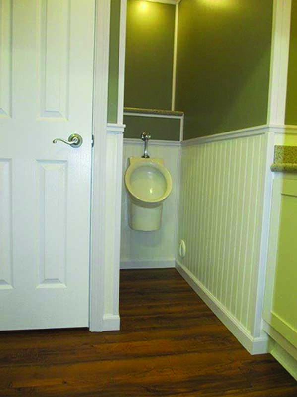 Restroom Trailers - Black Tie Products Econ