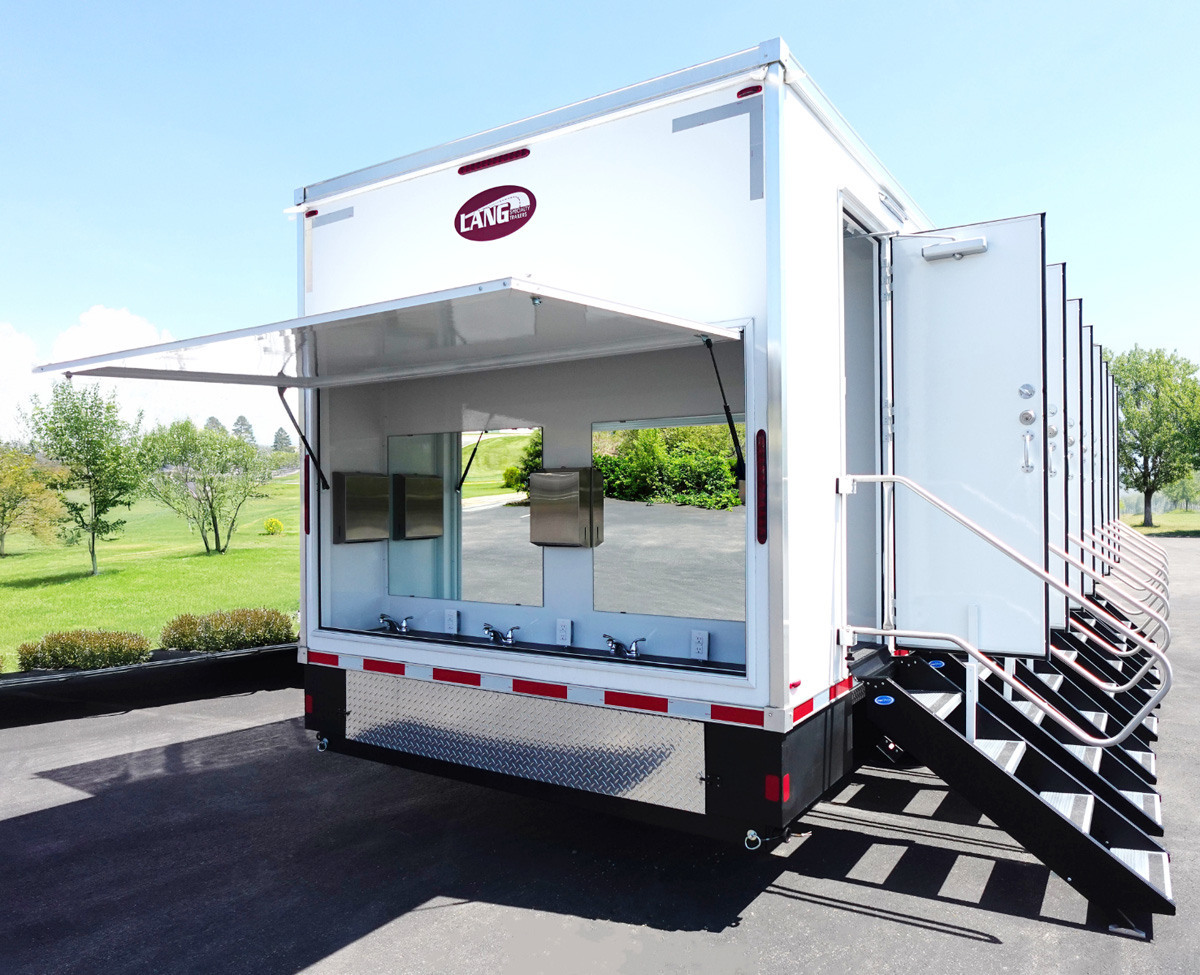 Lang specialty trailers pro series 8 station shower trailer