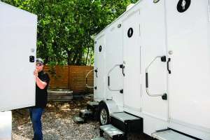 Austinrentfenceandrestroom16